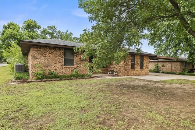 Photo 2 — 720 W 3rd Street, Watonga, OK 73772