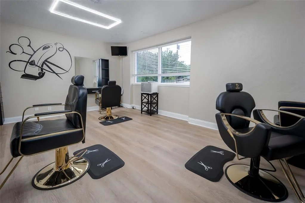 Photo 7 — 4500 N Lincoln Boulevard, Oklahoma City, OK 73105