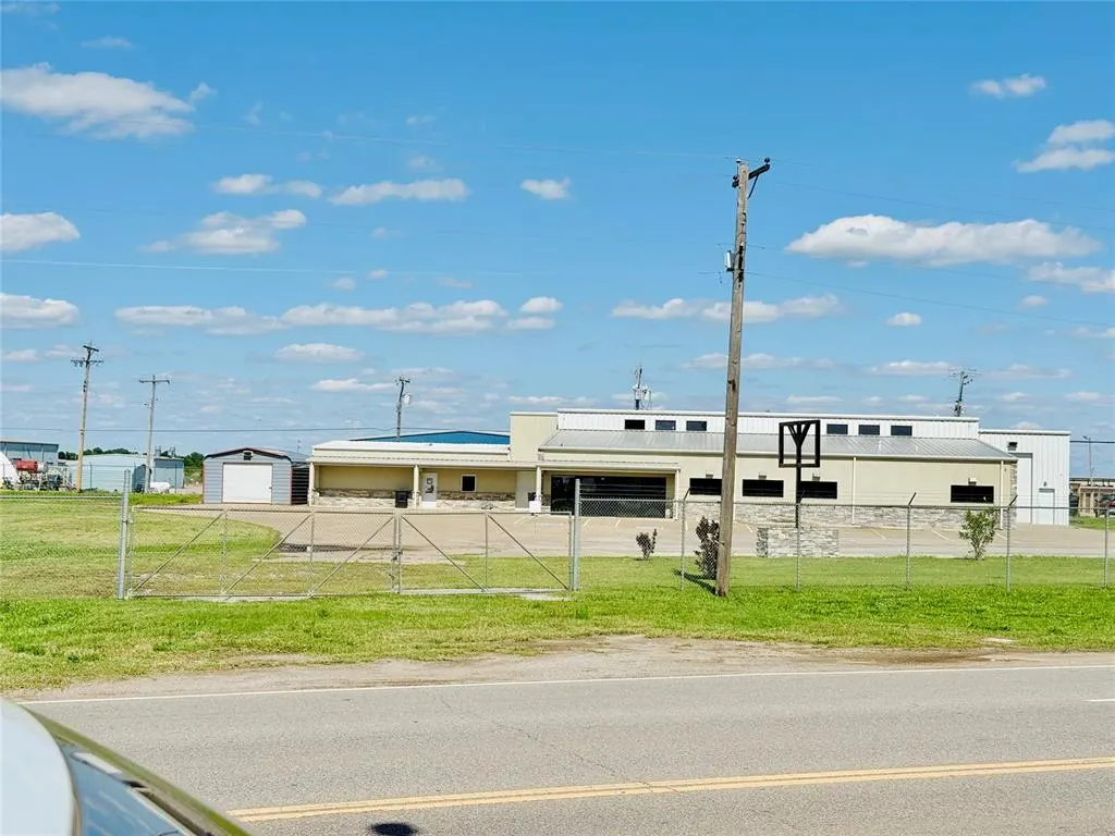 Front exterior — 1605 E Highway 66 Street, El Reno, OK 73036