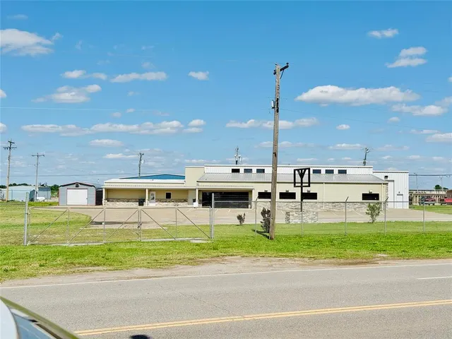 Photo 2 — 1605 E Highway 66 Street, El Reno, OK 73036