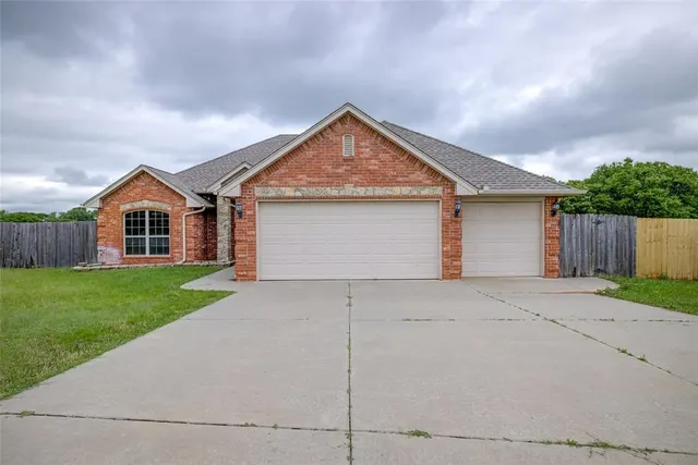 Photo 2 — 811 W Abi Road, Washington, OK 73093