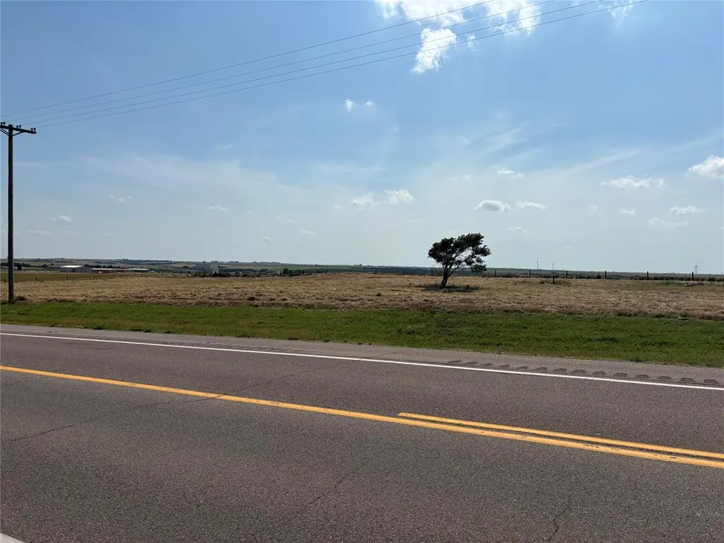 Photo 2 — 4028 N Broadway Avenue, Hinton, OK 73047