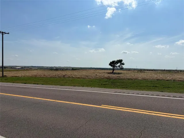Photo 2 — 4028 N Broadway Avenue, Hinton, OK 73047