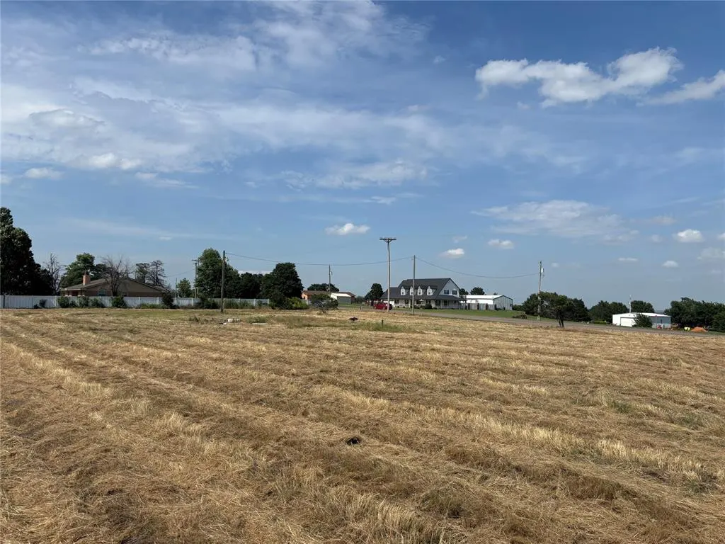 Photo 8 — 4028 N Broadway Avenue, Hinton, OK 73047