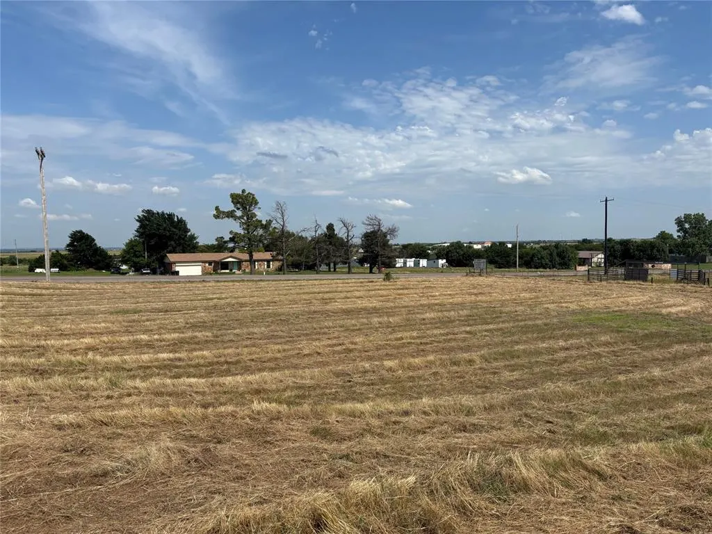 Photo 9 — 4028 N Broadway Avenue, Hinton, OK 73047