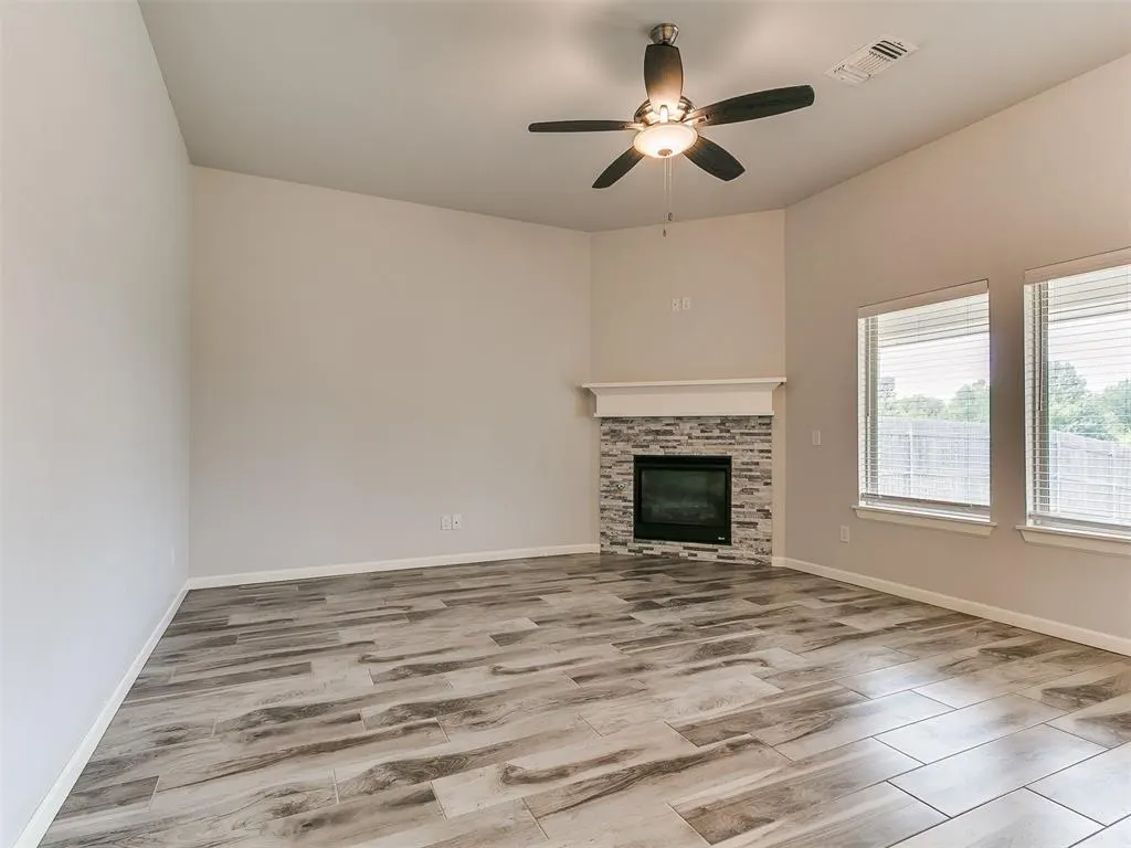 Photo 8 — 3909 Palisade Lane, Oklahoma City, OK 73179