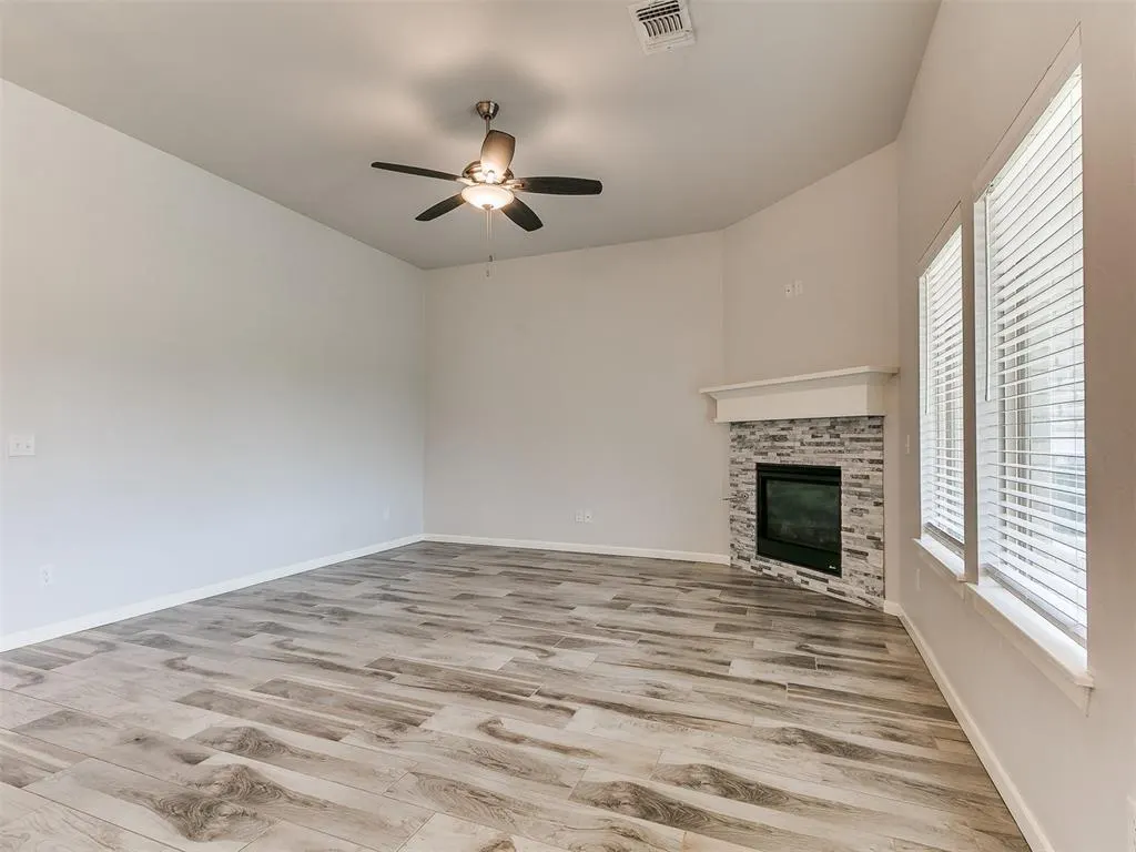 Photo 11 — 3909 Palisade Lane, Oklahoma City, OK 73179