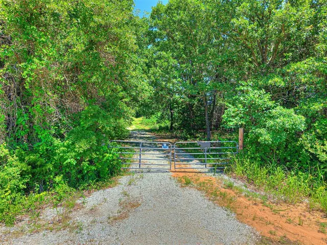 Front exterior — E 1390 Road, Asher, OK 74826