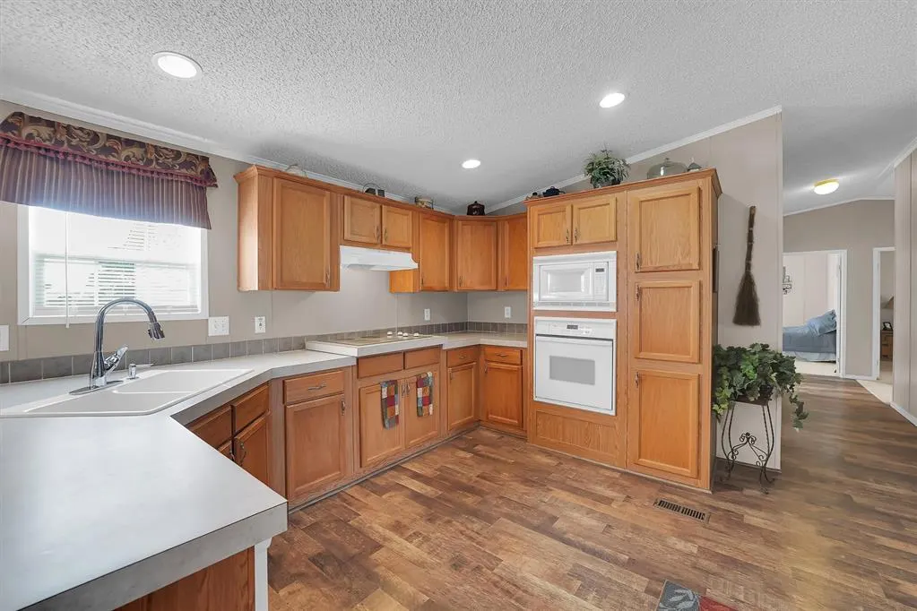 Photo 14 — 1318 N Cook Street, Cordell, OK 73632