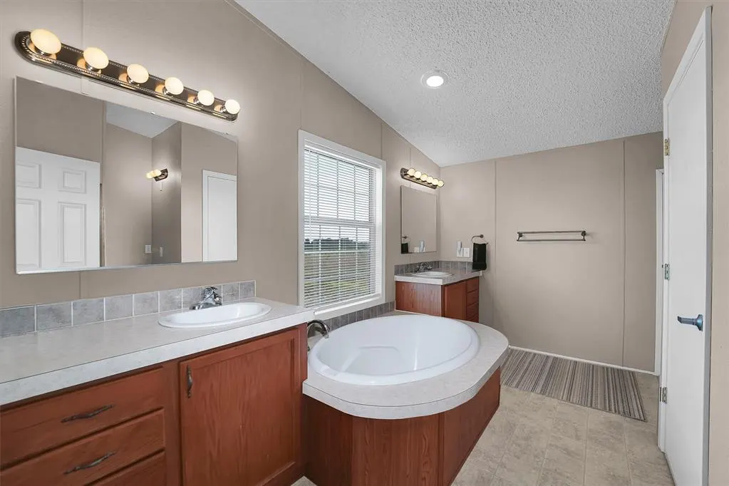 Photo 23 — 1318 N Cook Street, Cordell, OK 73632