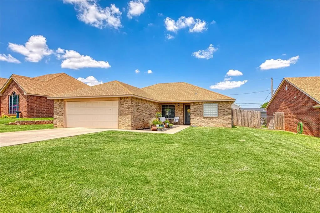 Front exterior — 311 Ridgecrest Drive, Elk City, OK 73644