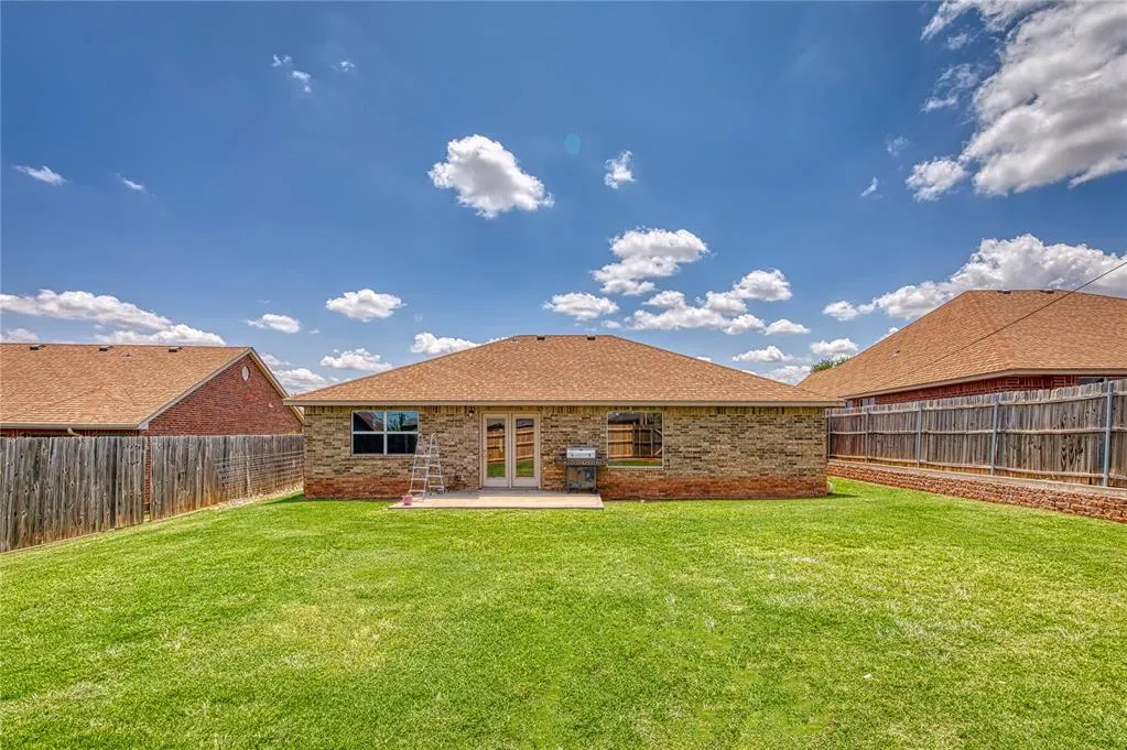 Photo 3 — 311 Ridgecrest Drive, Elk City, OK 73644