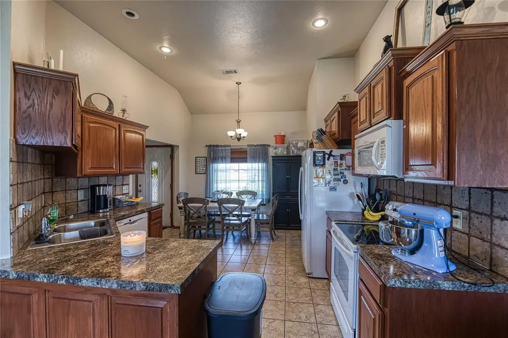 Photo 7 — 311 Ridgecrest Drive, Elk City, OK 73644