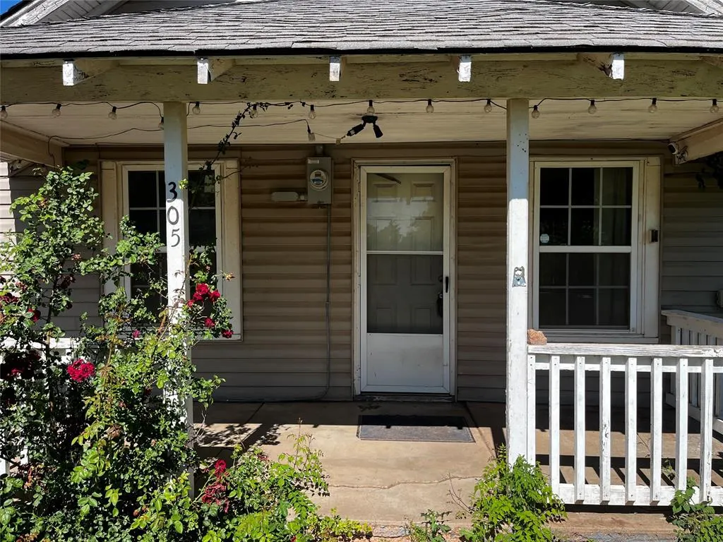 Front exterior — 305 N Reimer Street, Corn, OK 73024