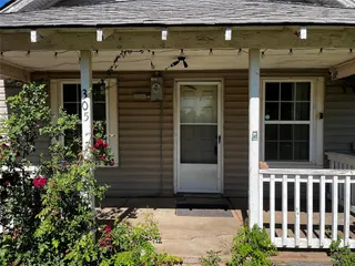 Sold home at 305 N Reimer Street