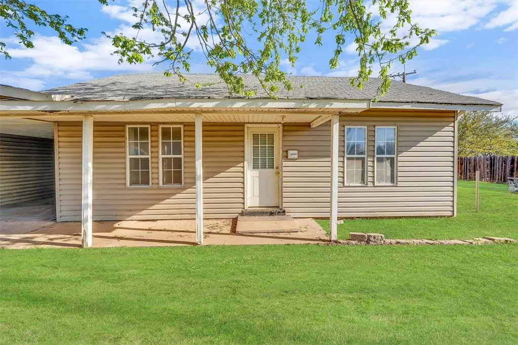 Front exterior — 209 E 3rd Street, Erick, OK 73645