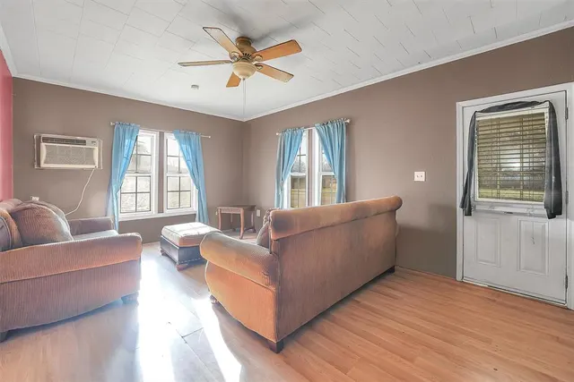 Photo 4 — 209 E 3rd Street, Erick, OK 73645