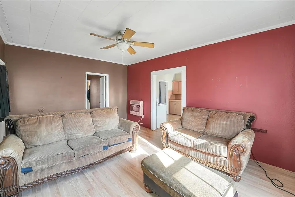 Photo 6 — 209 E 3rd Street, Erick, OK 73645