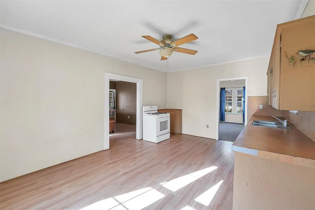 Photo 8 — 209 E 3rd Street, Erick, OK 73645