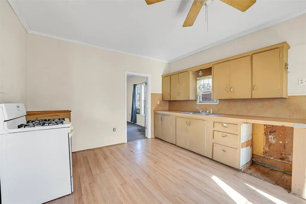 Photo 10 — 209 E 3rd Street, Erick, OK 73645