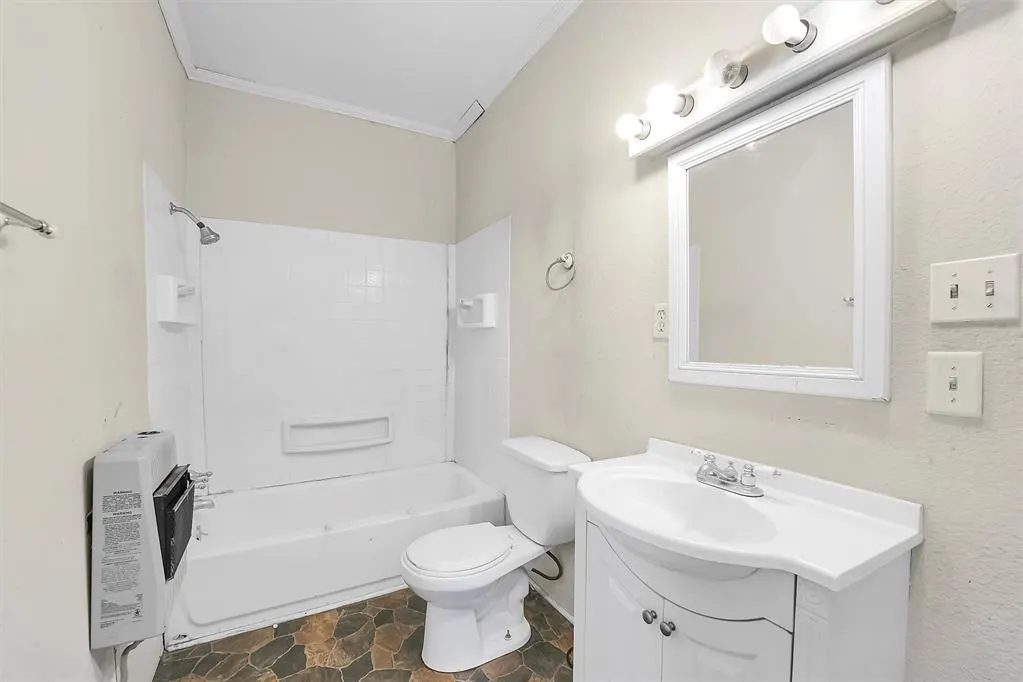 Photo 12 — 209 E 3rd Street, Erick, OK 73645
