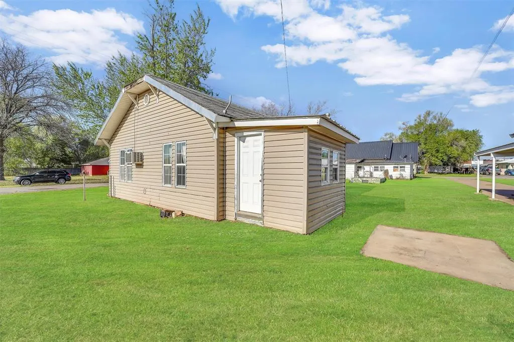 Photo 16 — 209 E 3rd Street, Erick, OK 73645