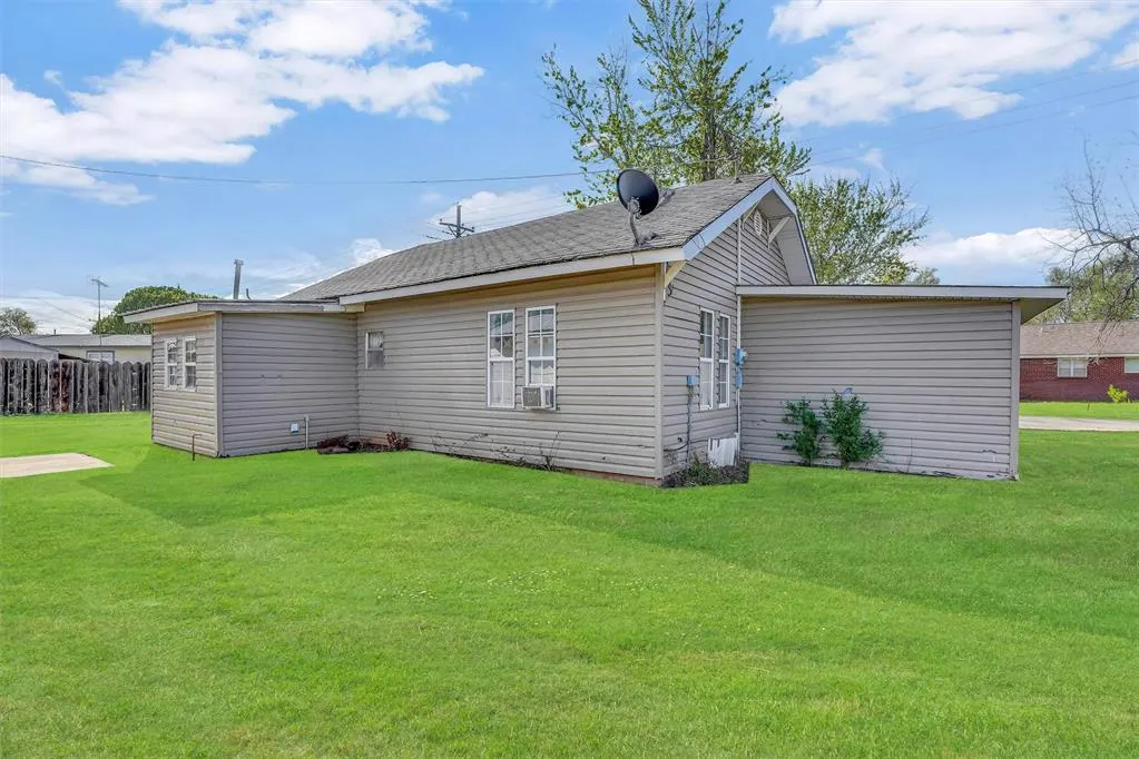Photo 17 — 209 E 3rd Street, Erick, OK 73645