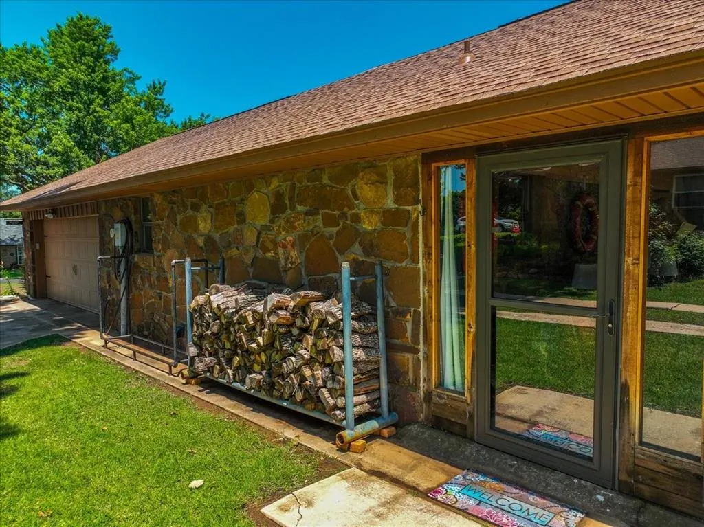 Photo 5 — 308 W Chickasaw Avenue, Washington, OK 73093