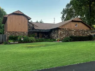 Sold home at 308 W Chickasaw Avenue