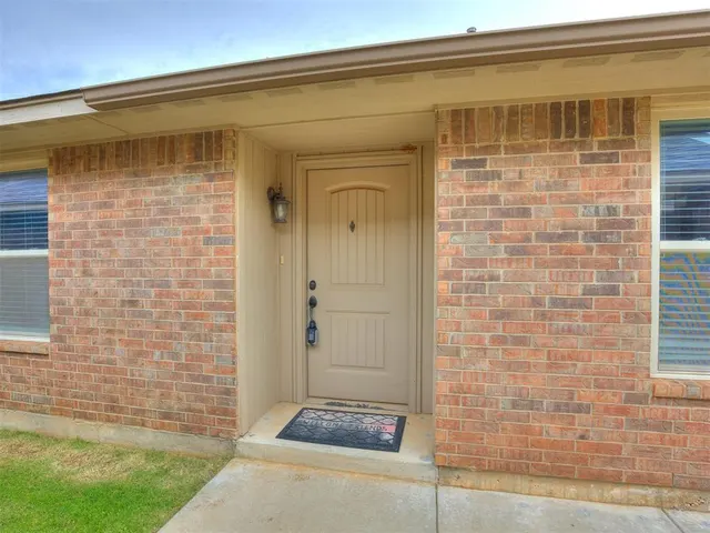 Photo 3 — 5805 Marblewood Drive, Oklahoma City, OK 73179