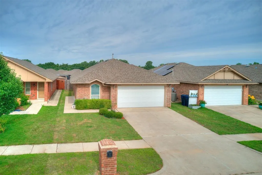 Photo 5 — 5805 Marblewood Drive, Oklahoma City, OK 73179