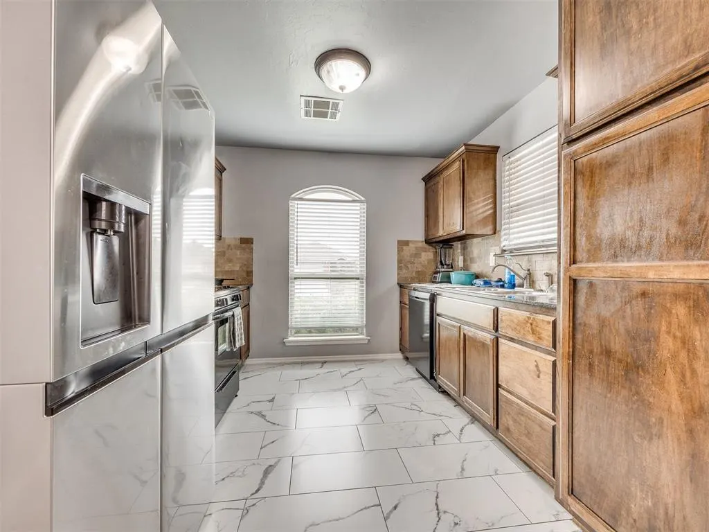 Photo 10 — 5805 Marblewood Drive, Oklahoma City, OK 73179