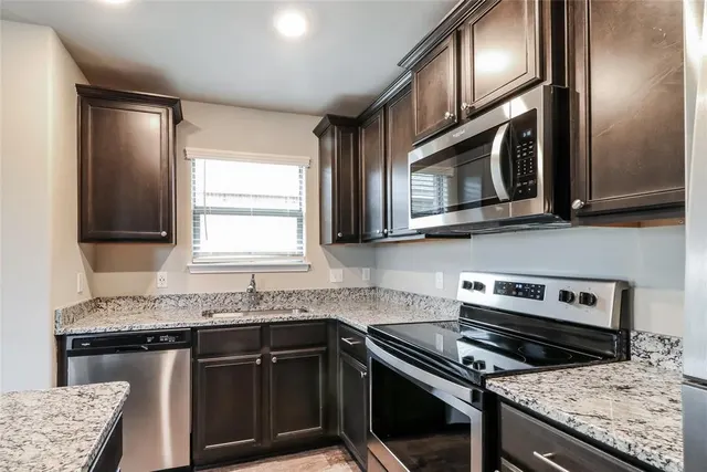 Photo 5 — 421 St James Place, Newcastle, OK 73065