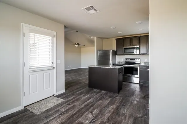Photo 6 — 421 St James Place, Newcastle, OK 73065