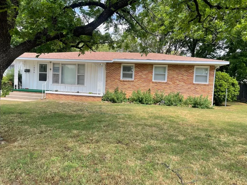 Photo 2 — 1906 N Pennsylvania Avenue, Mangum, OK 73554