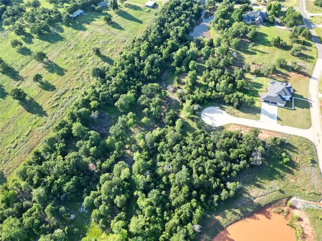 Photo 2 — 18286 Chelsea Circle, Newalla, OK 74857