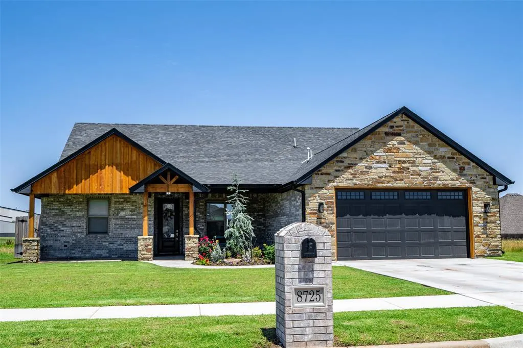Front exterior — 8725 NW Kensington Place, Lawton, OK 73505