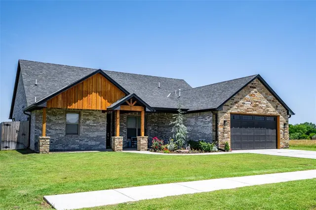 Photo 2 — 8725 NW Kensington Place, Lawton, OK 73505