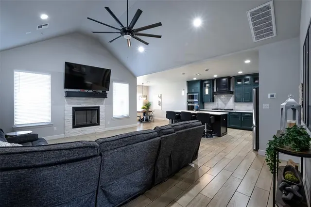 Photo 3 — 8725 NW Kensington Place, Lawton, OK 73505