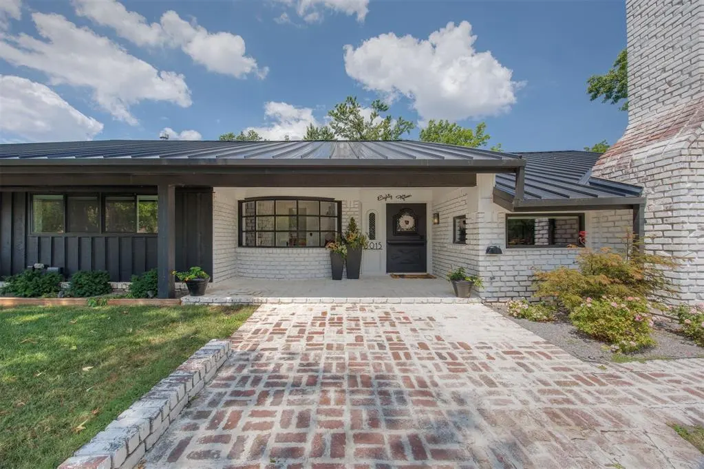 Photo 2 — 8015 Glenwood Avenue, Oklahoma City, OK 73114