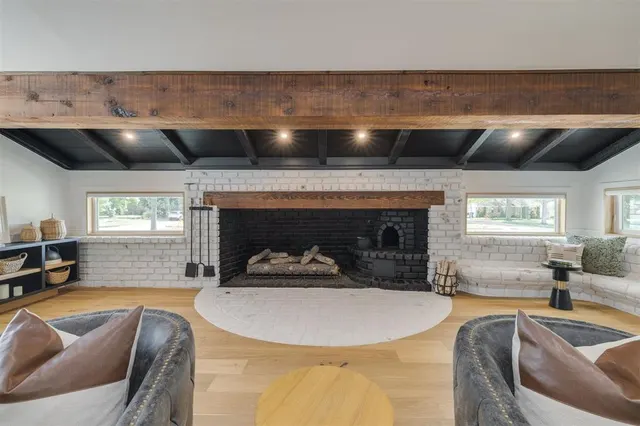 Photo 6 — 8015 Glenwood Avenue, Oklahoma City, OK 73114