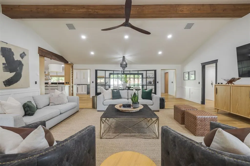 Photo 7 — 8015 Glenwood Avenue, Oklahoma City, OK 73114
