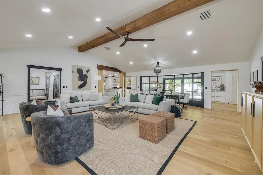 Photo 8 — 8015 Glenwood Avenue, Oklahoma City, OK 73114