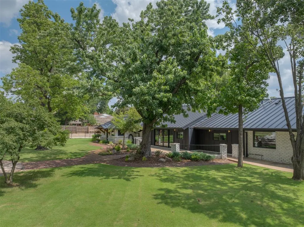 Photo 42 — 8015 Glenwood Avenue, Oklahoma City, OK 73114
