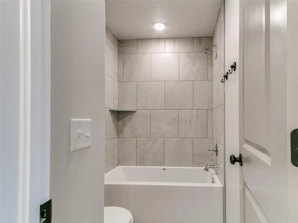 Photo 9 — 14613 Brantwood Circle, Oklahoma City, OK 73142