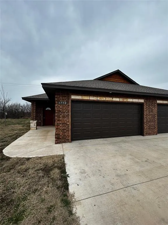 Front exterior — 1756 Eighty Niner Terrace 1758, El Reno, OK 73036