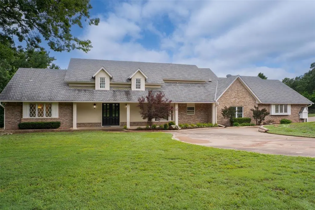 Front exterior — 2108 Woodhill Road, Edmond, OK 73025