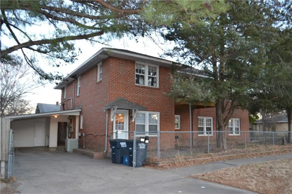 Photo 2 — 128 W Ridgewood Street, Shawnee, OK 74801