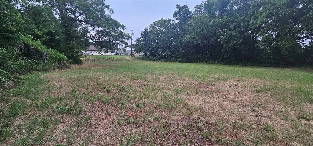 Photo 2 — 606 Elm Avenue, Wellston, OK 74881