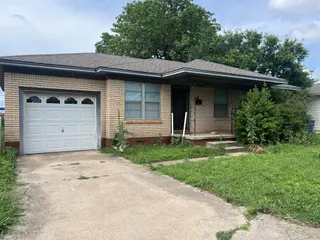 Sold home at 918 W Cherokee Place